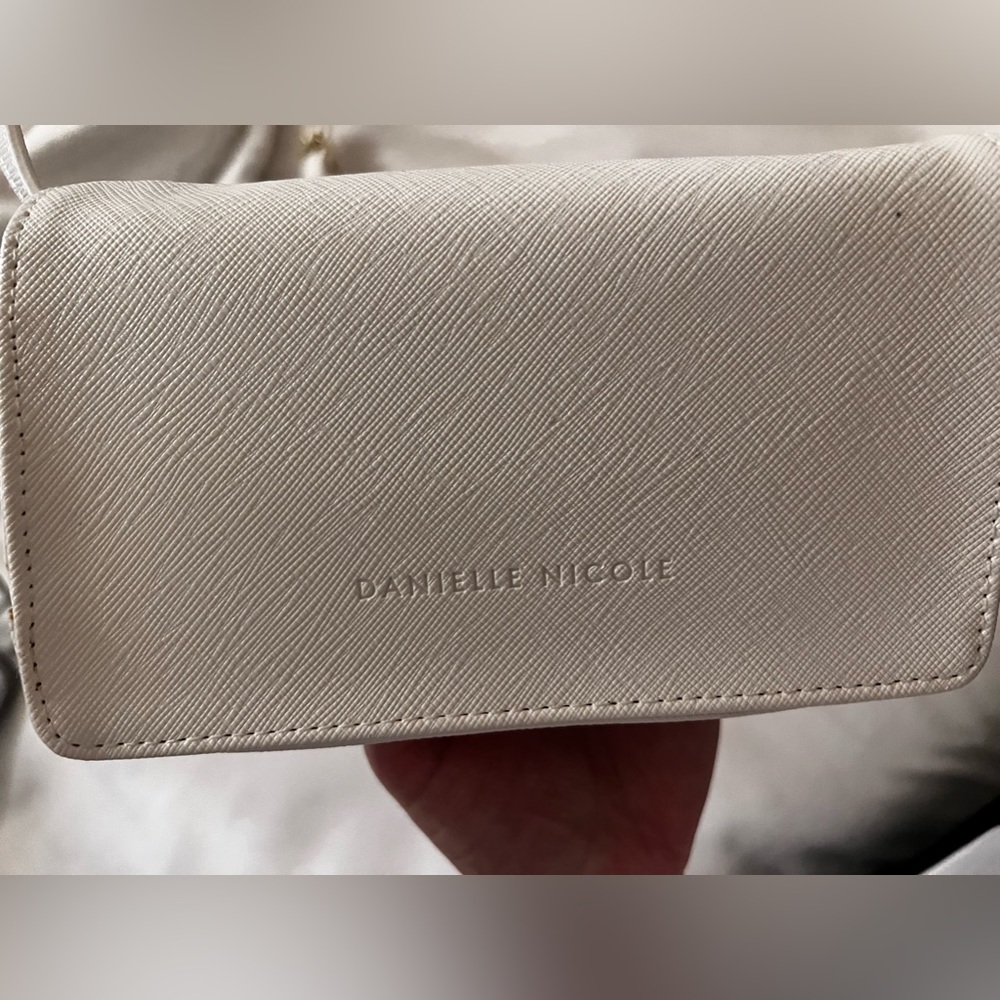 Nwt Disney Danielle Nicole Snow White Phone Cross… - image 3